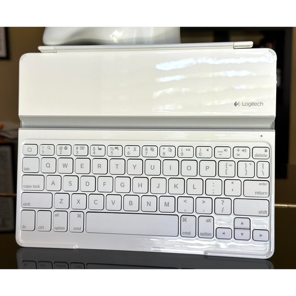 White Logitech Ultrathin Bluetooth Keyboard Tablet Cover Low Profile iPad 2/3/4 - Picture 2 of 12